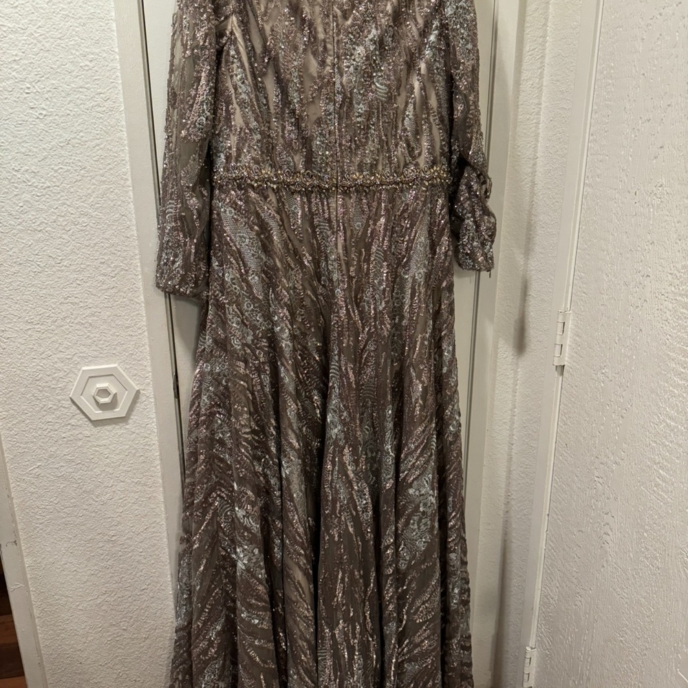 Mac Duggal Dress 79261 Mocha Sequin Long Sleeve Bateau A-Line Size 14 $798 - Picture 3 of 11